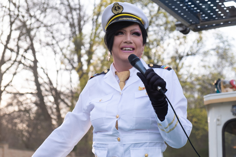 Berlin: 2-Hour Spree Cruise with Drag Queen & Sightseeing