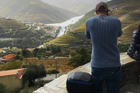 From Porto: 2 Boutique Wineries w/ Winery Lunch & 1-h cruise Tour in English