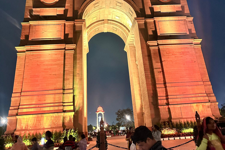 A full-day tour of Old & New Delhi Monument Express Entry