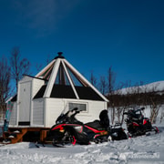 Tromsø: Snowmobile Tour & Aurora Crystal Lavvo Stay