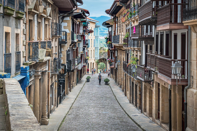 Hondarribia: Tour a pie imprescindible por los lugares emblemáticos de la ciudad