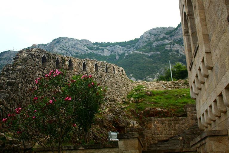 Tirana & Durres: Kruja Castle, Skanderbeg Museum & Bazaar From Tirana