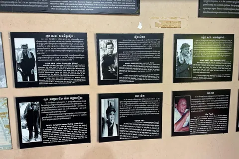 Phnom Penh: Killing Fields and S21 Genocide Museum Tour