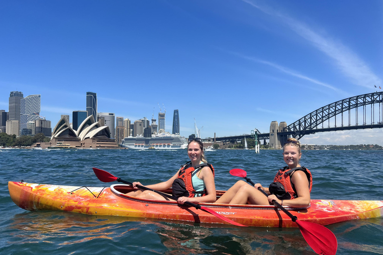 Sydney: Tour guidato dell&#039;Opera House e del porto in kayakTour del Teatro dell&#039;Opera e del porto con kayak doppio