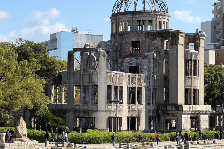 Hiroshima: tour privado personalizado en inglés con recogida en el hotel