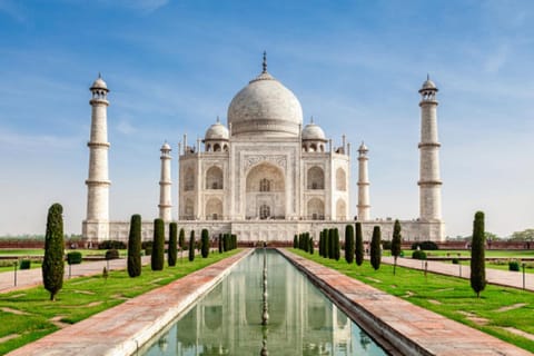 From Delhi Airport: Private Taj Mahal Layover Day Trip by Car