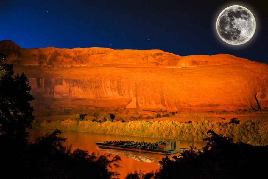 Moab: Colorado River Dinner Cruise mit Musik und Lichtshow. Foto: GetYourGuide