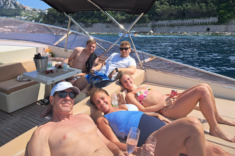 Desde Sorrento: Tour privado en barco por la isla de Capri y la Gruta Azul