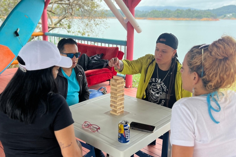 Excursion d'une journée à Guatape : Promenade en bateau, Pueblo, Piedra, et plus encore !