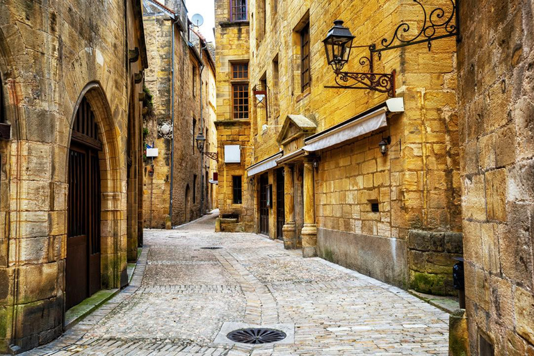From Bordeaux: Full-Day Tour of Lascaux, Sarlat & Dordogne Valley From Bordeaux: A Day in Lascaux, Sarlat & the Dordogne Valley