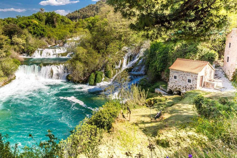 Krka-Wasserfälle:Private Tour mit Weinverkostung und Wüste