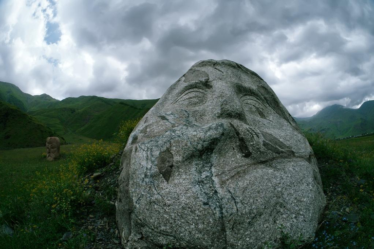 From Stepantsminda:Sno stone & Truso Day Trip with Driver