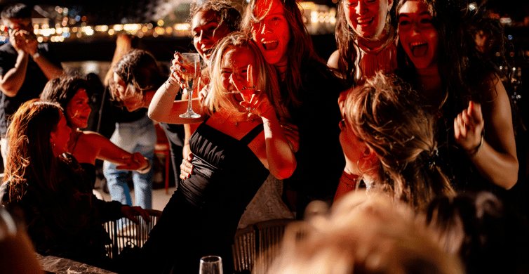 Budapest: Unlimited Prosecco, Beer and Aperol Spritz Cruise photo 5