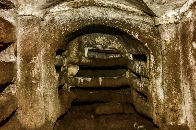 Rome : visite semi-privée des catacombes romainesVisite en petit groupe en allemand - 14 participants max.