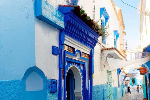 Au départ de Fès : Chefchaouen Excursion d&#039;une journée avec chauffeur pour un groupe de 8 personnes