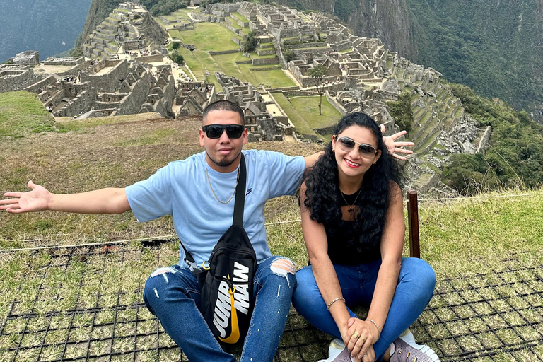 We are located in Miraflores : we offer Toars in lima Peru and transfers.