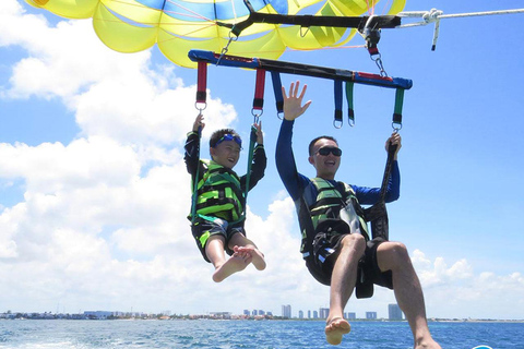 Cancun: Catamaran Plus para Isla Mujeres com Parasail