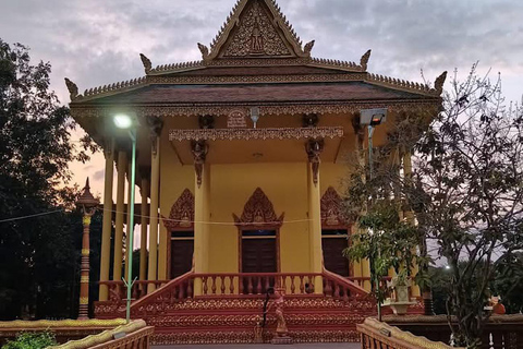 Phnom Penh: Custom Killing Fields & Highlights by Tuk-Tuk Option 1: S-21 Prison & Killing Fields