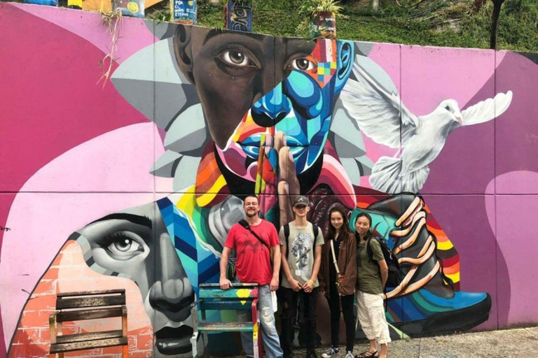 Medellín: Comuna 13 Tour z przekąskami i Twoim własnym graffiti