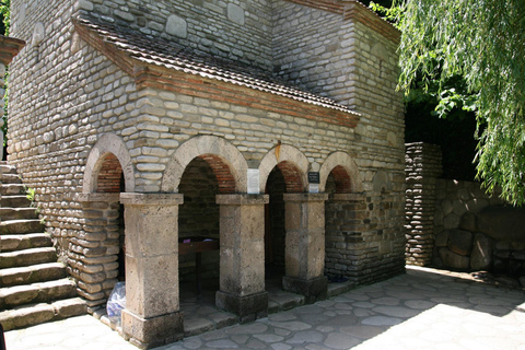 Tbilisi: Kakheti Wine, Bread, & Sighnaghi Day Trip