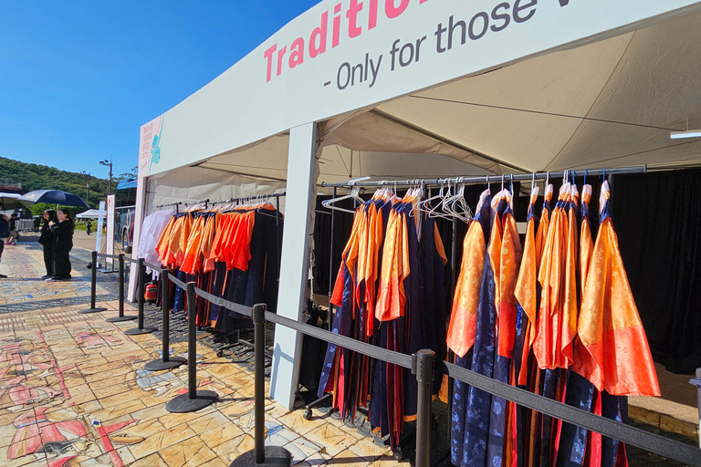 Seúl: excursión de un día al 62.º Festival Cultural de Suwon Hwaseong27 de septiembre | Excursión a la aldea tradicional y a Hwaseong, desde Myeongdong