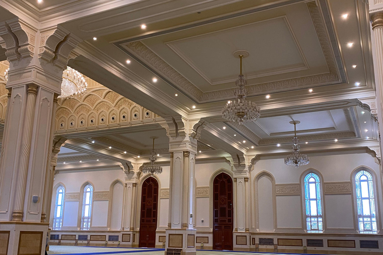 Salalah City Tour: Mosque, Al Gharif Project and Royal Farm