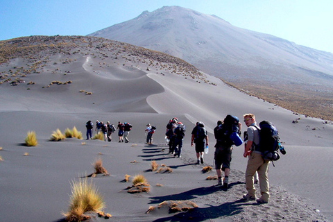 Desde Arequipa: Ascenso al impresionante Volcán Misti en 2D