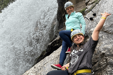 Von Medellín: Wasserfälle und Zipline Spüre das Abenteuer in jedem Sprung!