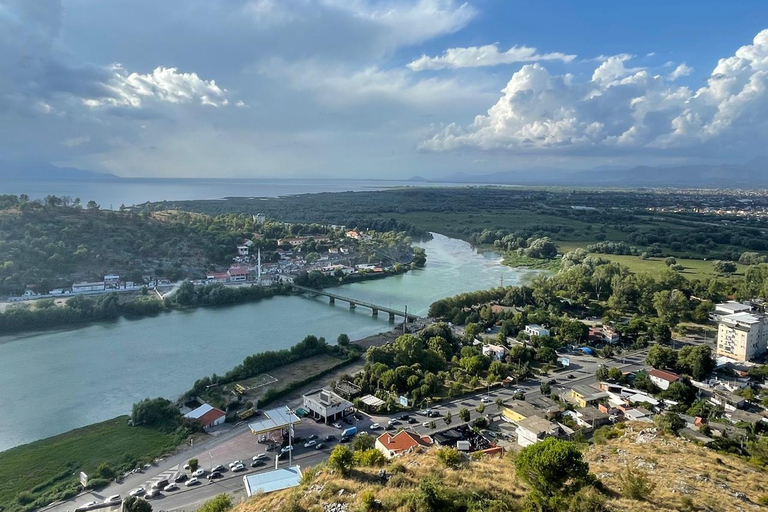 Scutari Tour di punta del Nord dell&#039;Albania tradizionaleScutari Tour di punta dell&#039;Albania tradizionale del Nord