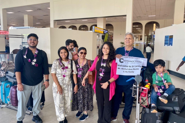 Bandaranaike Luchthaven (CMB) naar Colombo Stad Hotels TransferTransfer per airconditioned KDH plat dak busje