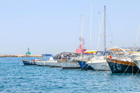 De Nápoles: Transferência para Procida com passeio de barco pela ilhaPasseio de barco pela ilha com paragem para nadar