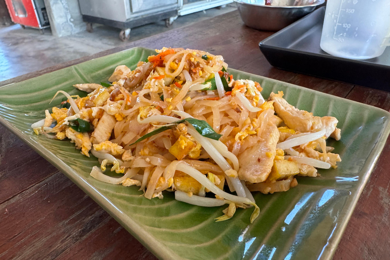 Krabi: Hands-on Learn to Cook 3 Popular Thai's street food