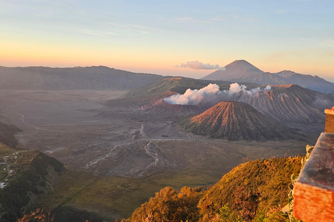 "Java Highlights: Yogyakarta to Bromo & Ijen Volcanoes"