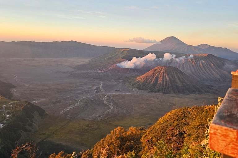 "Java Highlights: Yogyakarta to Bromo & Ijen Volcanoes"