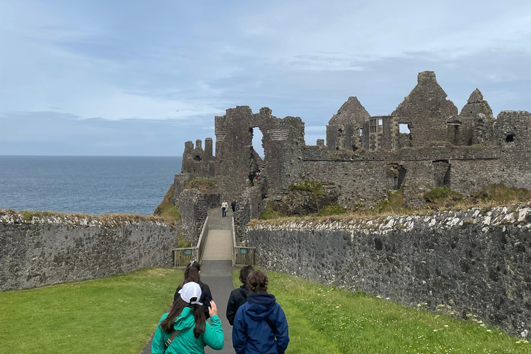 Belfast city &amp; Giants Causeway 16 PAX private Tour