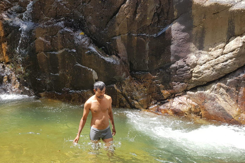 纳克尔斯峰探险和希洛亚村露营 2 日游