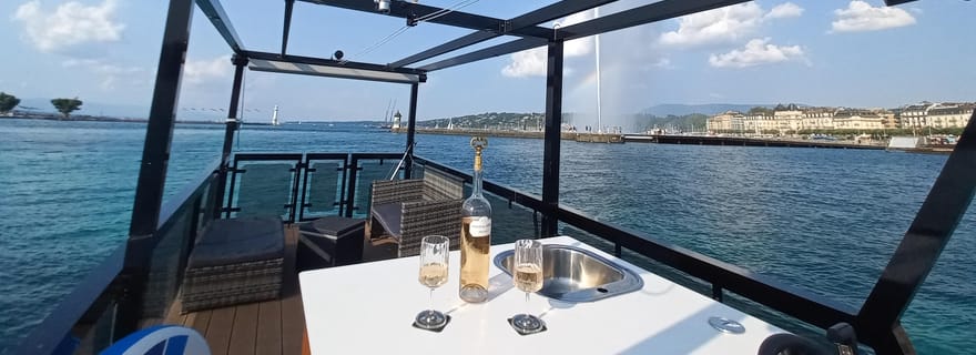 GENÈVE : CROISIÈRE PRIVÉE SUR LE LAC À 360° AVEC APÉRITIF
