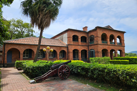 Tamsui: Historic Landmarks and Riverside Morning Tour Small-Group Tour Only