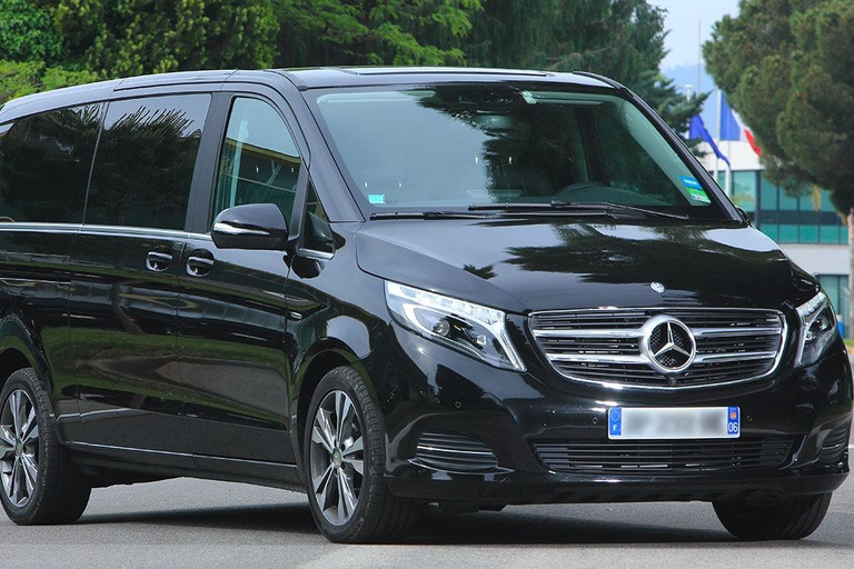 Bariloche: BRC Airport to City Centre Private RoundTrip