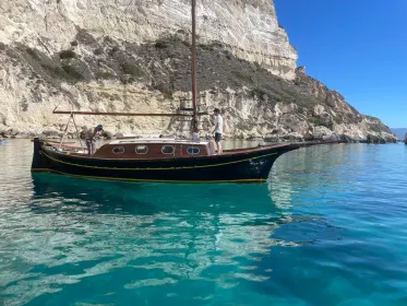 Cagliari: Klassische Bootstour entlang des Golfs mit Verkostung.
