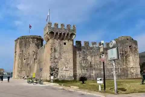 Split: Historische Tour durch Salona, die Festung Klis und Trogir