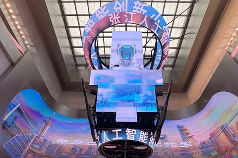 Shanghai: AI Mall Robots Self-guided Tour Transportation