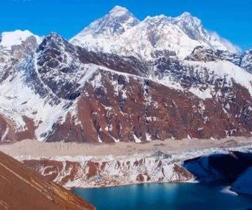 Da Lukla: Trekking dei due passi dell'Everest di 15 giorni con guida locale