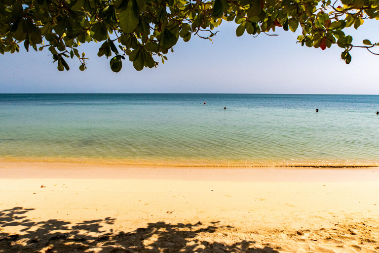 From Cartagena: Visit 5 Islands with snorkeling, beaches and buffet lunch