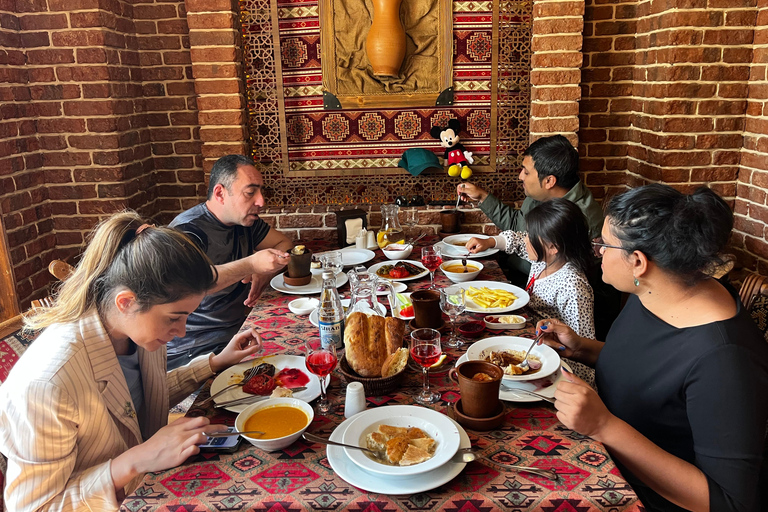 من باكو: جولة شيكي مع شريك سفر بي بي سي (خاص)