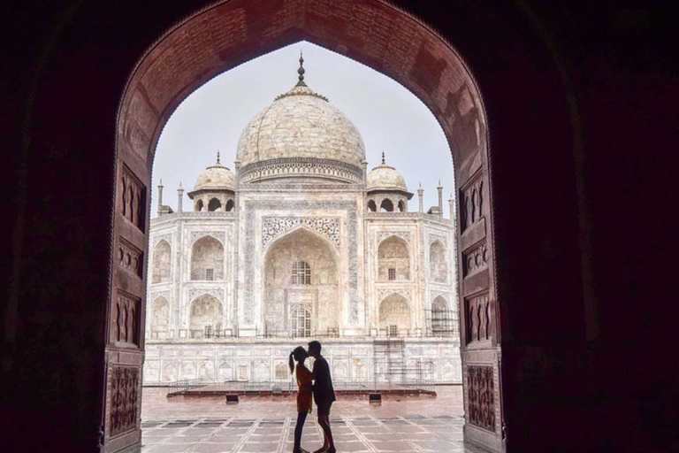 Agra: Tour guidato del Taj Mahal con opzione &quot;salta la fila&quot;.Tour privato del Taj Mahal tutto incluso da Nuova Delhi