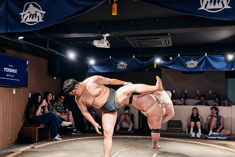 Tokyo Shinjuku Kabukicho: Live Sumo Show with Drink & Photo Evening Show