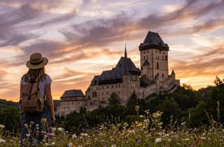 Tagestour ab Prag: Burg Karlštejn & Höhlen / Pilsner-Brauerei-Tour