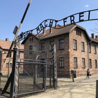 Krakau: dagtour naar Auschwitz met ophalen en lunchopties