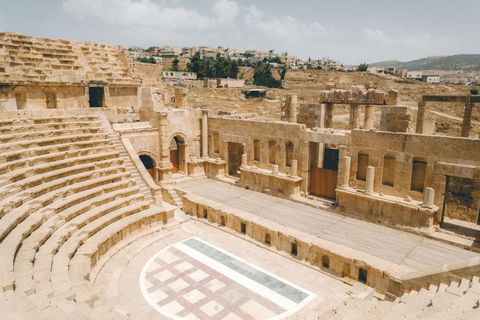 4-tägige private Tour: Jerash, Amman, Petra, Wadi-Rum und Totes Meer.Transport und Unterkunft